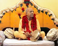 Srila Prabhupada in New York, On Vyasasana with Gong